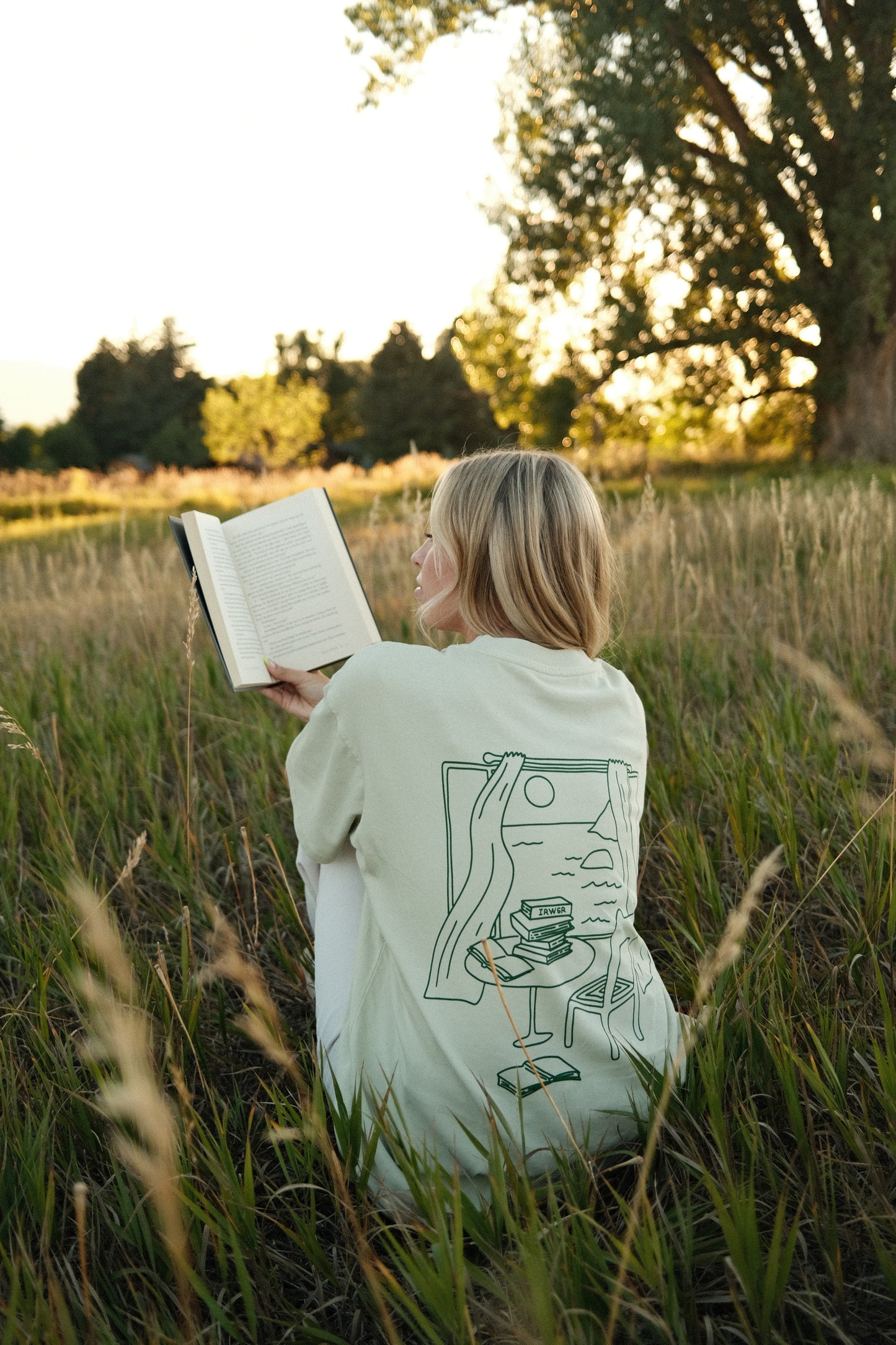 Romanticize Reading Tee